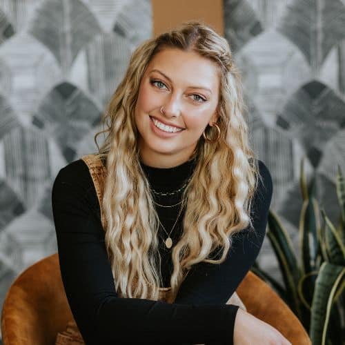 Amanda ARoland Salon Hair Stylist
